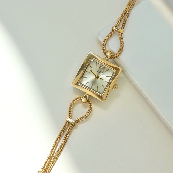 Accessories - Elegant Gold Square Women's Watch